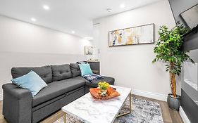 Downtown Apartment Steps To Byward Market
